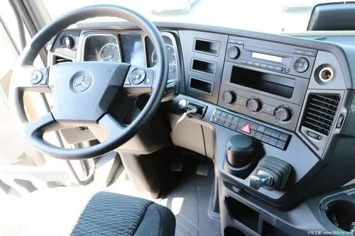 【图】奔驰 新actros重卡 420马力 4x2牵引车(型号1842ls)_实拍图片