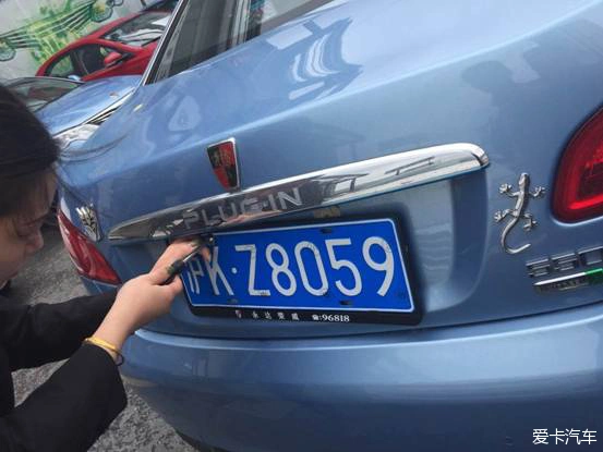 嘿首牌出现了大家快来看