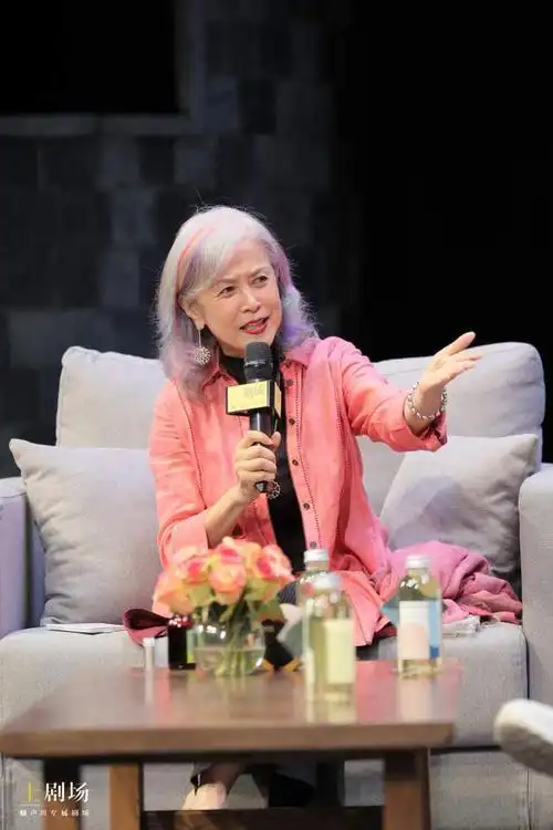 上剧场舞台——丁乃竺的会客厅里面再次迎来新客人,他们是因为赖声川