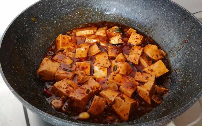麻辣豆腐的家常做法,步骤简单讲解详细,香辣嫩滑还下饭,好吃_哔哩哔哩