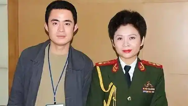 董文华:连登舞台13年,2000年因"绯闻"跌落神坛,如今怎样了