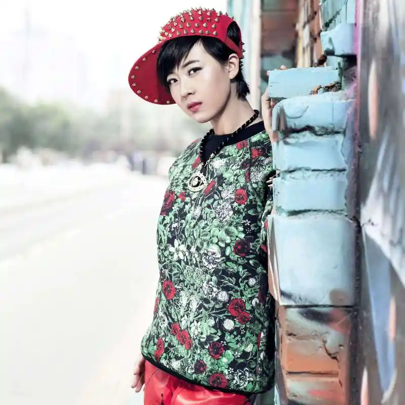 《谁是我的郎》的演唱者杨梓文祺,直播间里疯狂为粉丝献唱