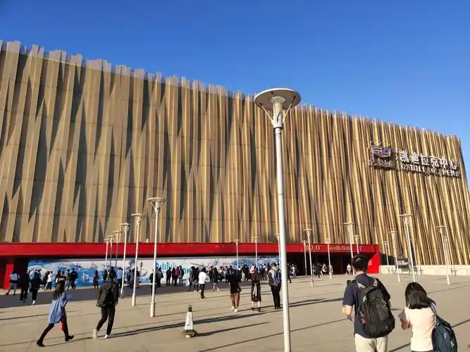 现被冠名凯迪拉克中心 图片来源:维基百科金融街购物中心 图片来源