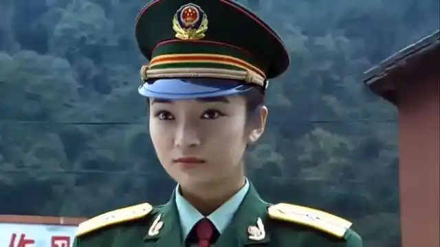 红蝎子:女毒枭演技太强,谁知武警一句话,立马让她秒现形