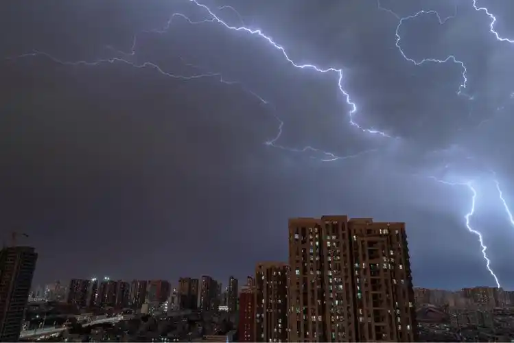 今天郑州的雷雨天