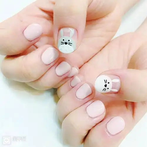 卡通专题龙猫可爱手绘圆形美甲图片