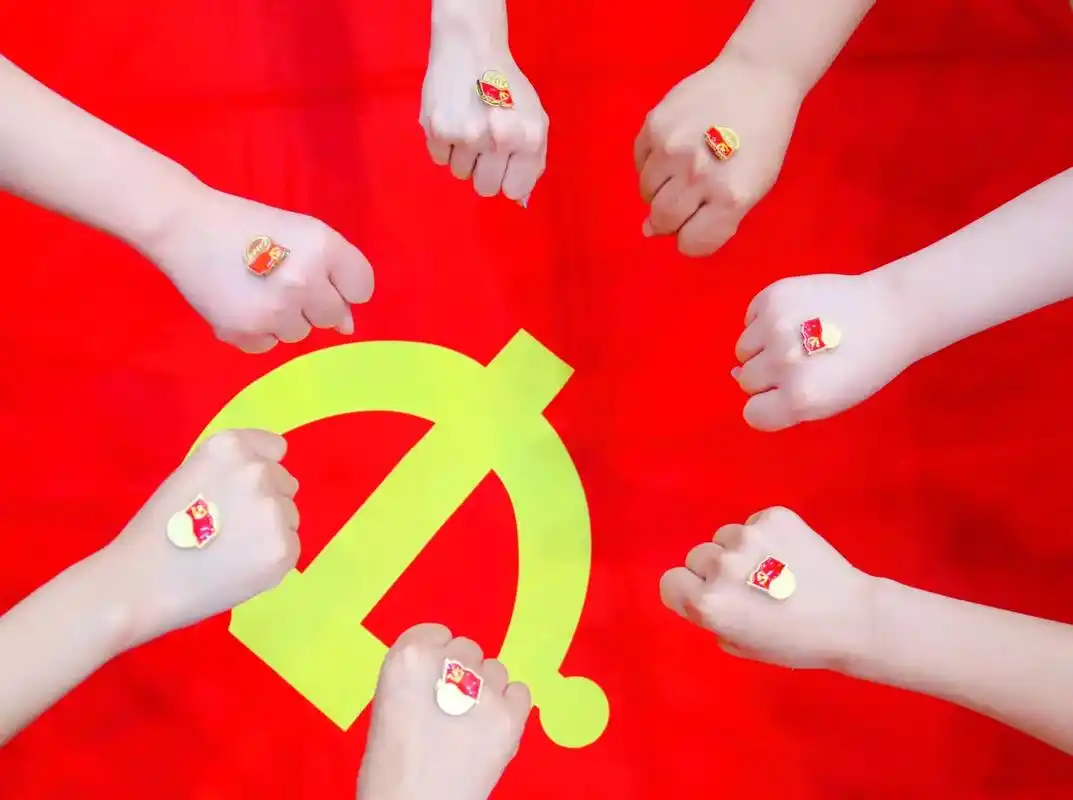 9899致敬青春  筑梦未来78我和党旗合个影～#七一献礼 # - 抖音