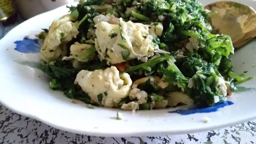 清炒雪里蕻鲜嫩可口腌雪里蕻更是别有一番风味