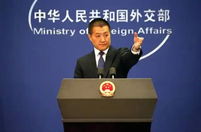 而对于菲防长登岛这一行为,中国外交部发言人陆慷在当天就做出了回应