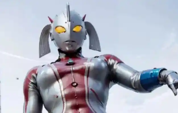 当女友偷穿奥特曼胶衣,除了会鼓包还有六块腹肌,网友:根本不能忍!|双