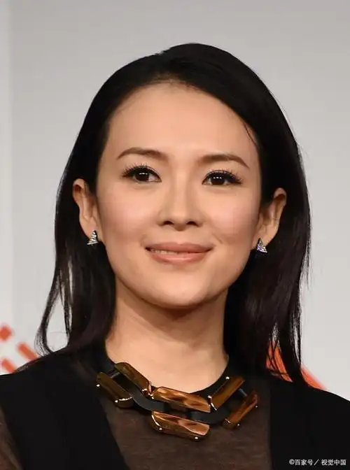 章子怡排队坐角落,一场时装周让人看到国外品牌对中国女星的轻视