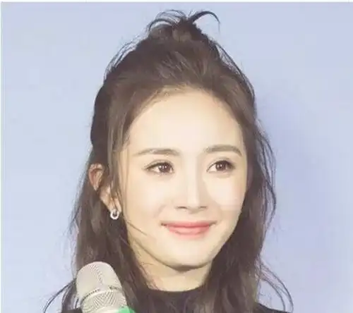 短发半扎马尾怎么扎好看