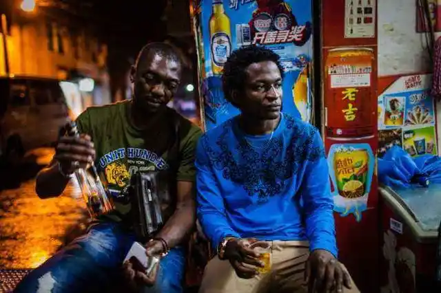 大量黑人"赖"在广州,为何他们迟迟不肯离开?称:我爱中国