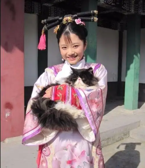 满脸胶原蛋白,演淳贵人而红,和吴磊谈恋爱撒狗粮