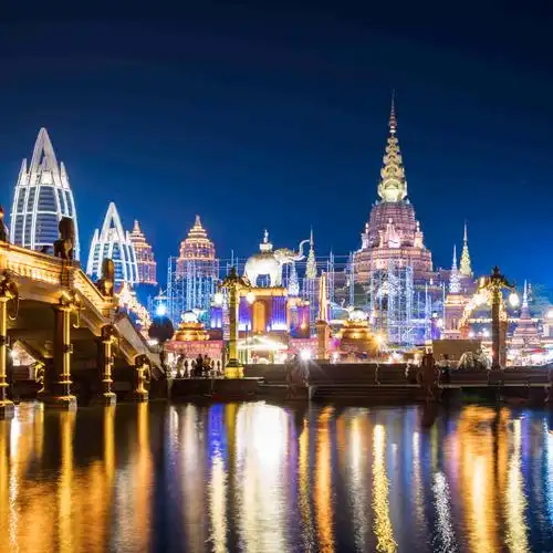 西双版纳告庄夜景