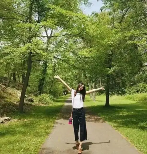 适合女生旅游使用的8个拍照姿势,拍好美翻朋友圈!