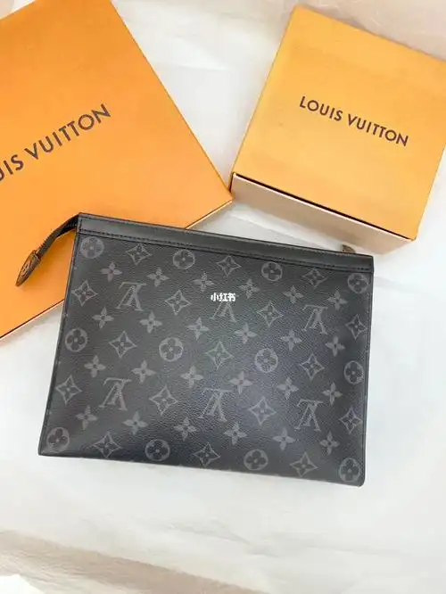 lv爆款男士黑武士手拿包也太百搭了吧05