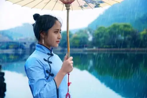 撑一把油纸伞!在下司古镇邂逅如丁香花一般的姑娘