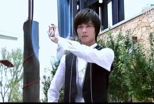 铠甲勇士中最奇葩的召唤方式,刑天靠刷脸,而他却靠石头!