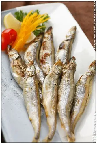 盐烤多春鱼图片