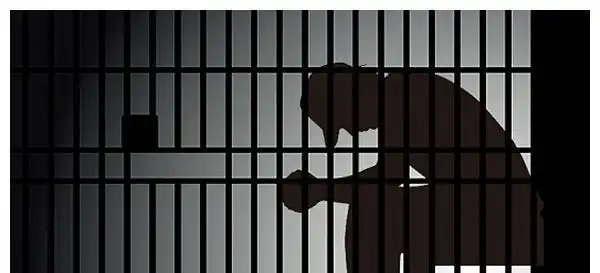 重庆菜市场杀人案件始末罪犯为妻子砍伤三人逃亡中意外去世