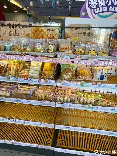 全家便利店定康路店