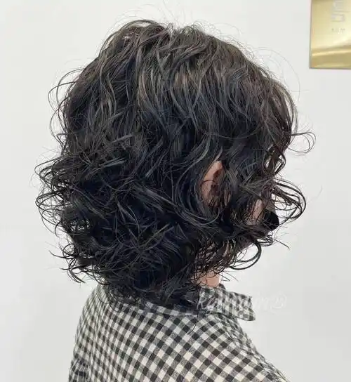 短发满头卷,头发再少烫了也好看!_修剪_美发_视频