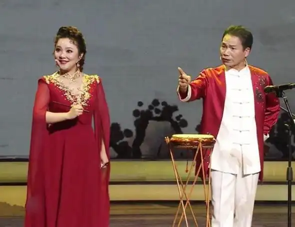 291万点击荆楚红色文艺轻骑兵曲艺专场人气爆棚