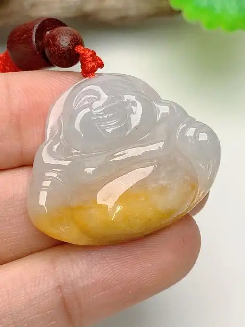 细腻饱满黄翡佛公翡翠吊坠