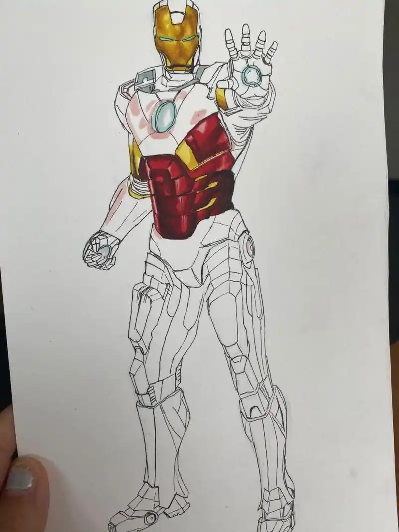 发个过程 油性马克笔很适合画金属材质 所以就尝试了一下钢铁侠 唉