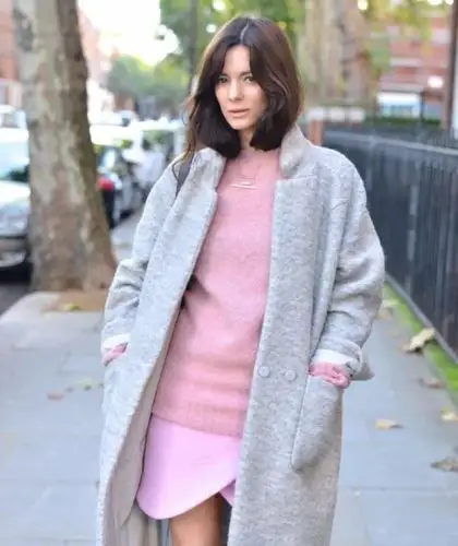 "性冷淡"的灰色,不失和谐撞上甜美少女的粉色,恬静而淡雅.