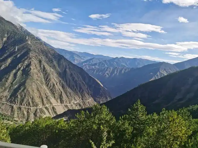 318川藏线风景 #沿途风景随拍 怒江天险,觉巴山山顶美景 - 抖音