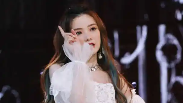 舞台月亮之上93focus@硬糖少女303-陈卓璇lilian·陈卓璇的微博视频