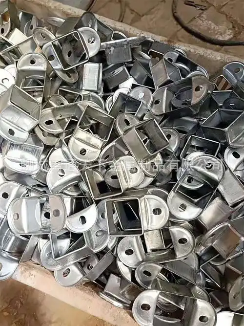 厂家直销锌钢护栏配件 固定座 几字架冲压脚盖柱头盖帽护栏连接件