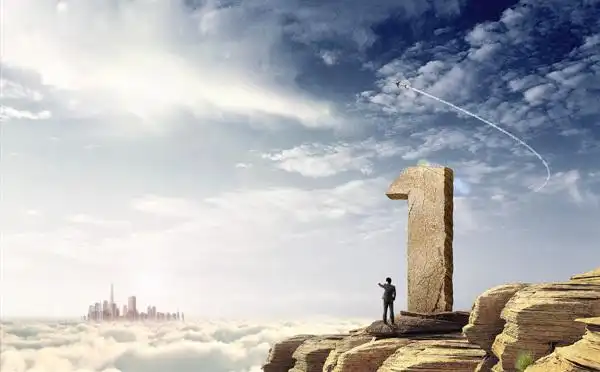 手指向远方的人