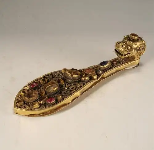 金嵌宝石龙头如意带钩(明代)