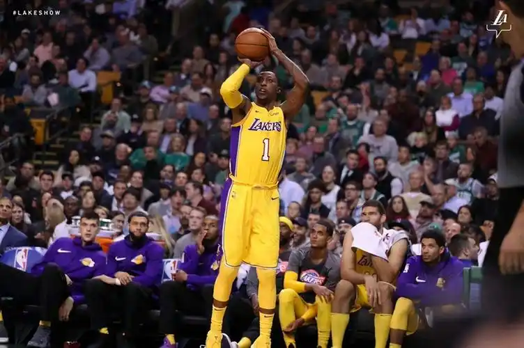 谁说湖人留不住波普跳出合同还跟詹眉出席活动哪像个自由球员