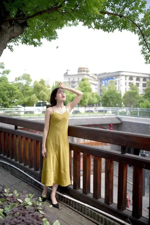 环境人像外拍汉口里的佳佳女孩