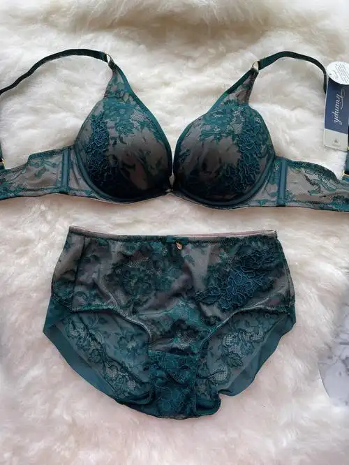 黛安芬高端70c聚拢杯套装