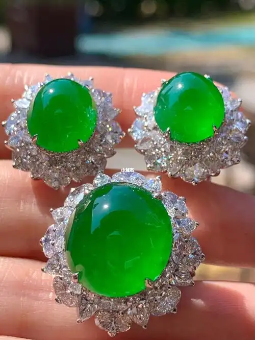 名门风范老坑玻璃种帝王绿蛋面套装