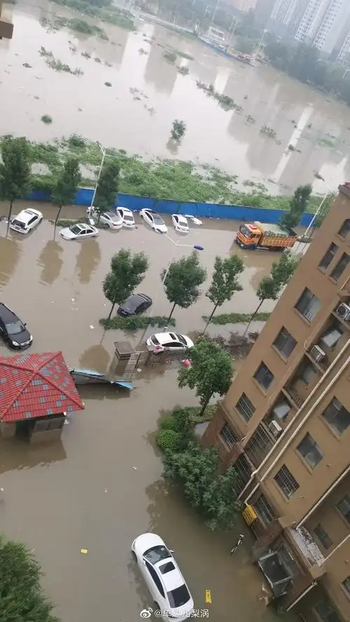 河南新乡市区暴雨全记录上