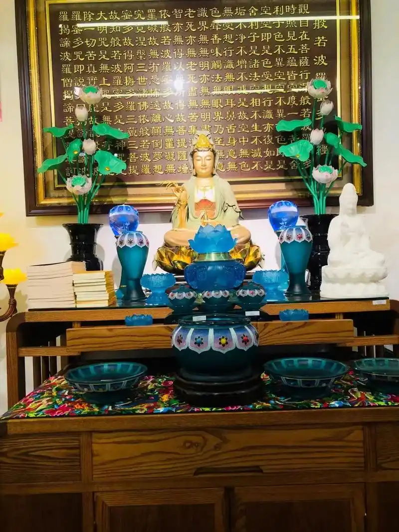 抖音图文来了 #琉璃供具套装 #佛堂设计效果图#家庭佛堂装 - 抖音