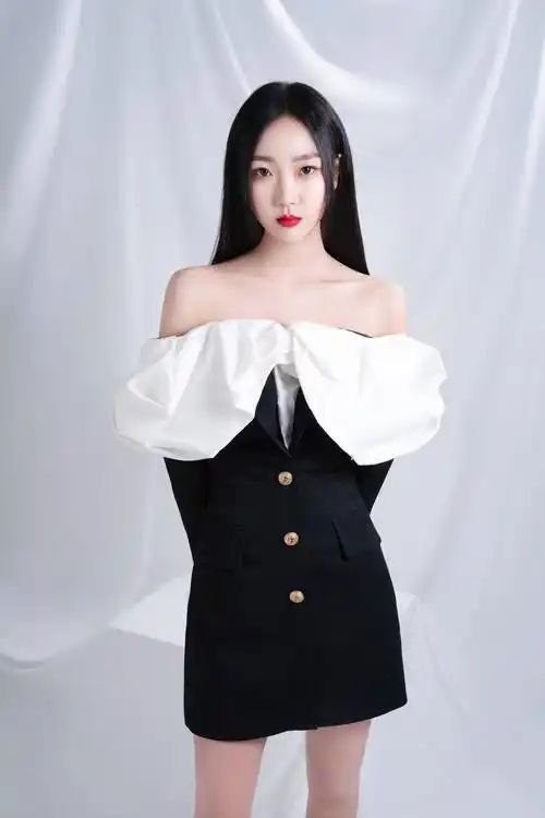 2020年的夏天,潘虹在第九季《中国好声音》中,凭借其极具辨识度的浓情