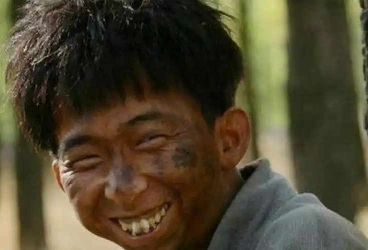 原创丑星巨兴茂用24年逆袭百亿导演娶娇妻开豪车成人生赢家