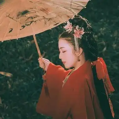 文艺红衣带伞女生头像唯美古风真人头像
