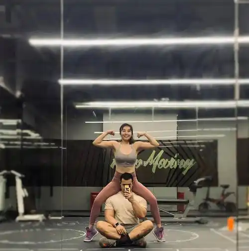 身材如此完美,女生减脂塑形,需要力量训练_身体_肌肉_张曼源