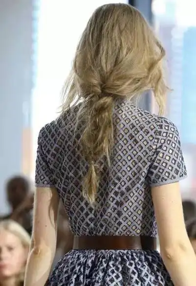 蓬松凌乱的麻花辫.也是美的让人醉!