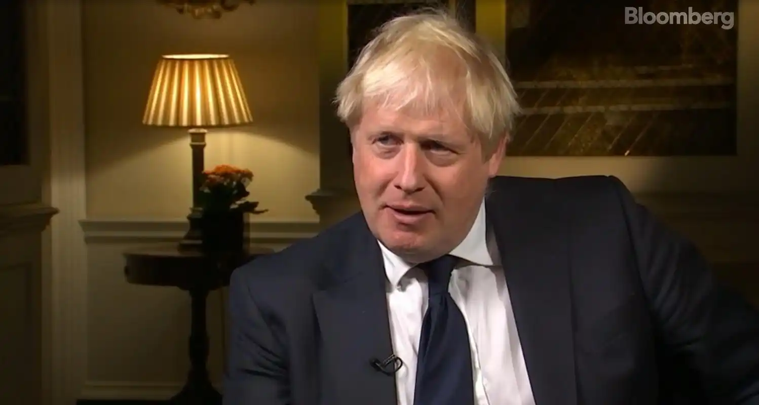 英国首相鲍里斯·约翰逊(boris johnson)在采访中 图自彭博社