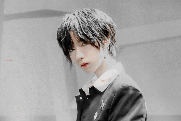 贺峻霖的镜头感好强好会抓镜头