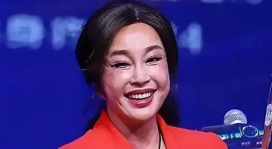 71岁的刘晓庆吓坏好多人针打多了真的会起反应自然老挺好